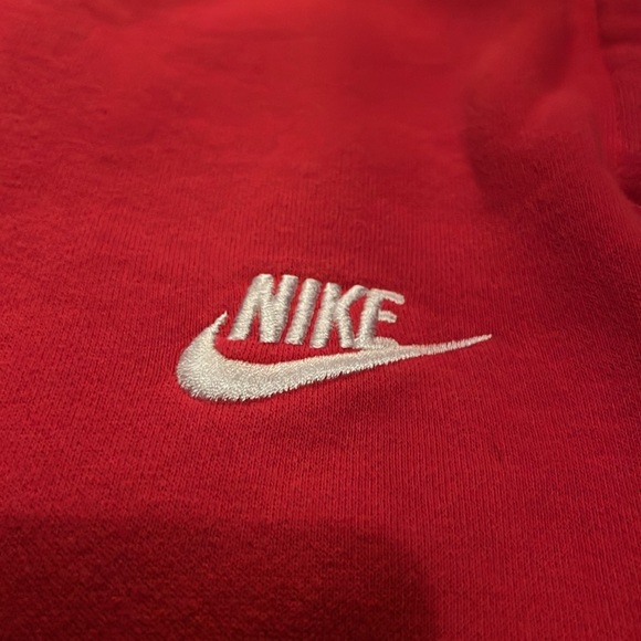 Like new red sweatpants - Picture 2 of 8